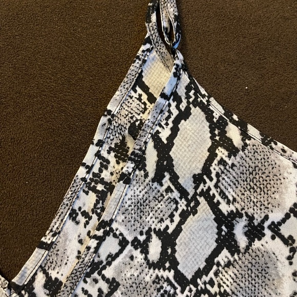 SHEIN TANK TOP - Picture 2 of 2